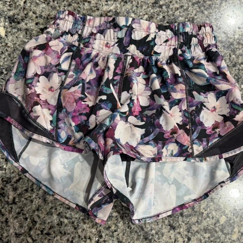 Lululemon Hotty Hot 2.5 Purple White Floral Running Shorts Size 2
